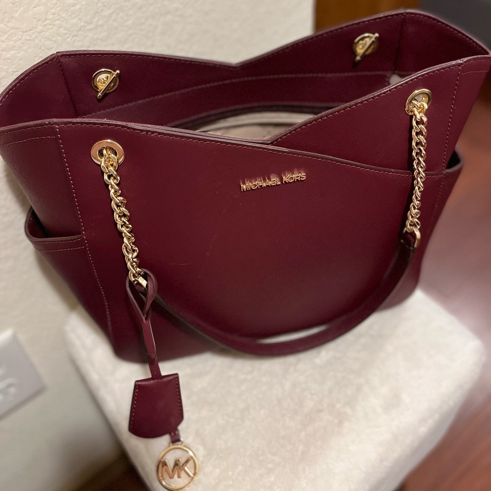 Michael Kors Jet Set Travel Large Chain Shoulder Tote In Merlot
